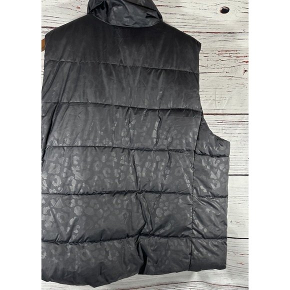 Old Navy Puffer Vest Size XXL Gray Zipper and Button Up Front Camo Print Warm - Picture 10 of 13